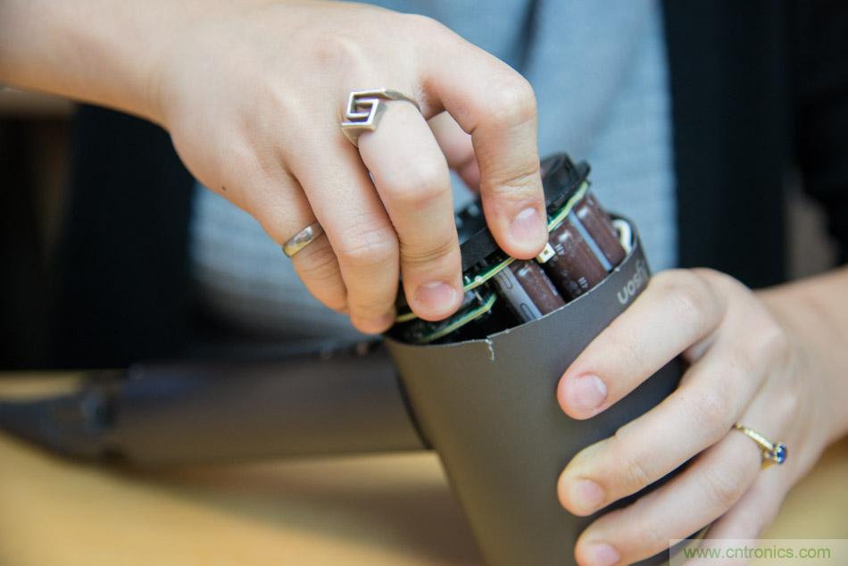 拆解戴森吹風(fēng)機(jī)：近三千元的價格貴在哪？