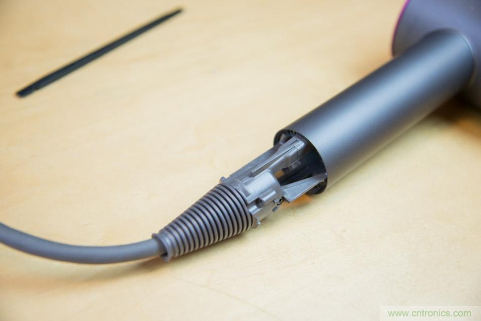 拆解戴森吹風(fēng)機(jī)：近三千元的價格貴在哪？