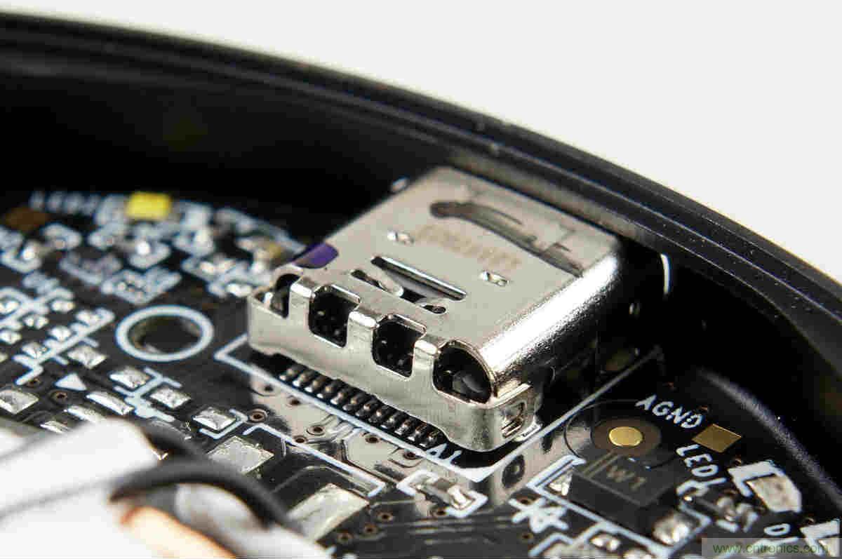 拆解對比：系出同門，小米、紫米無線充電器的差別有多大？