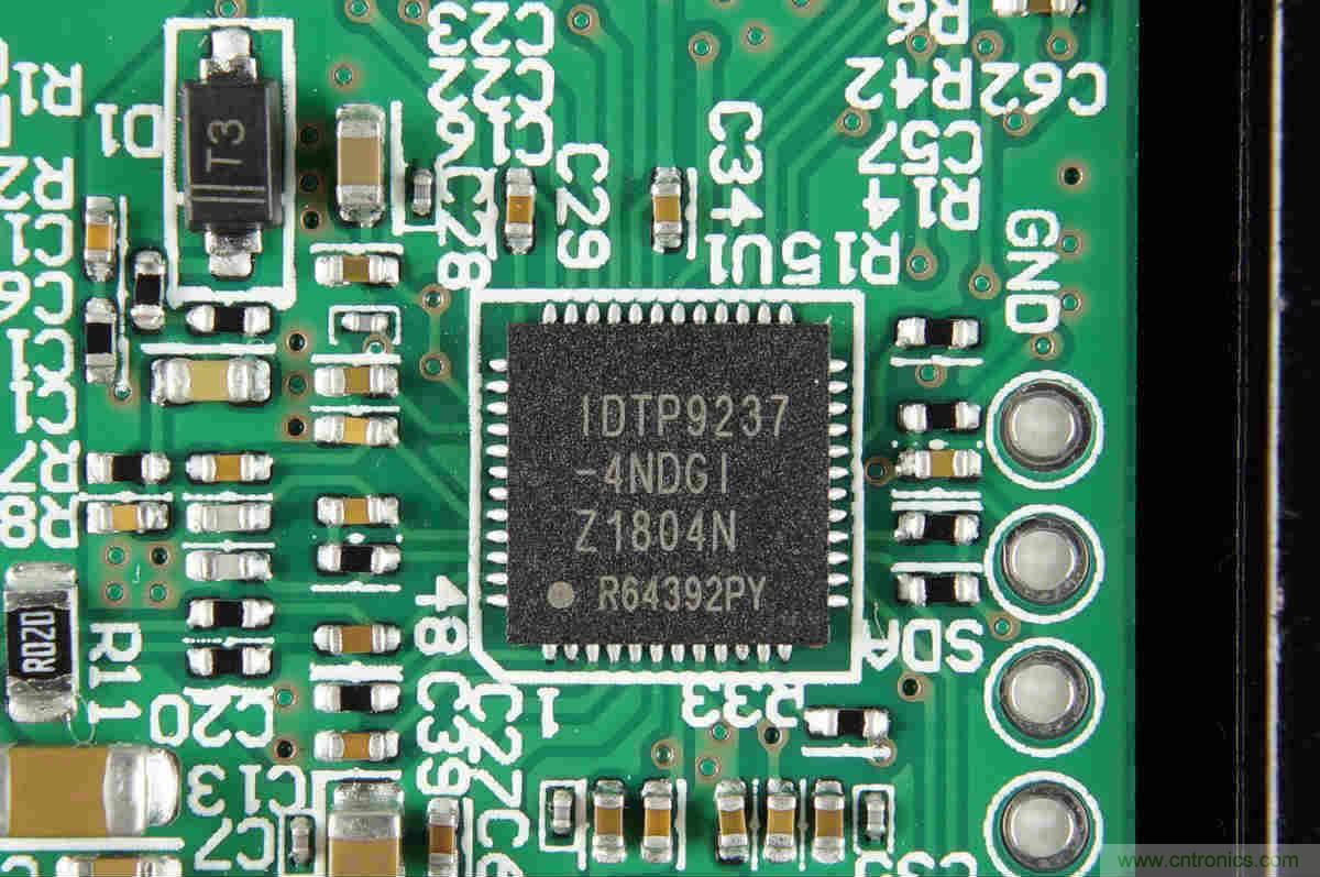 拆解對比：系出同門，小米、紫米無線充電器的差別有多大？