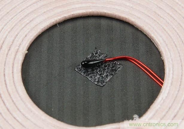 拆解對比：系出同門，小米、紫米無線充電器的差別有多大？