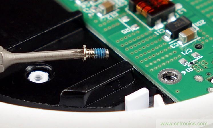 拆解對比：系出同門，小米、紫米無線充電器的差別有多大？