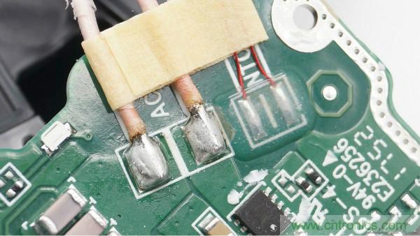 拆解華為保時捷設計快充無線充電器:憑啥能賣699?