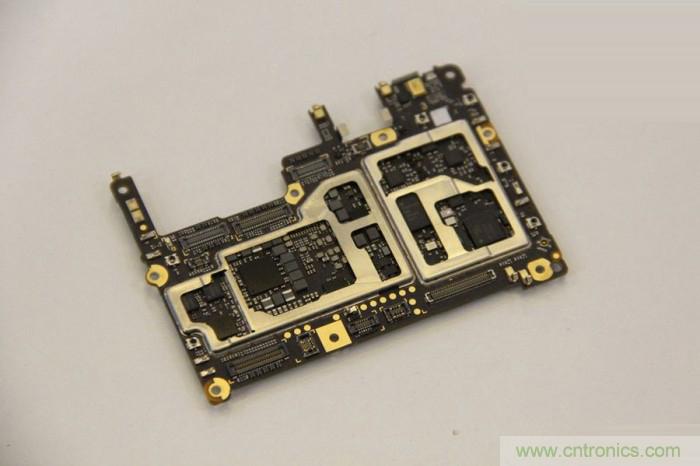 堅果R1拆解:內部設計究竟如何?