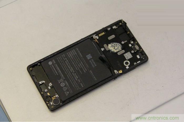 堅果R1拆解:內部設計究竟如何?