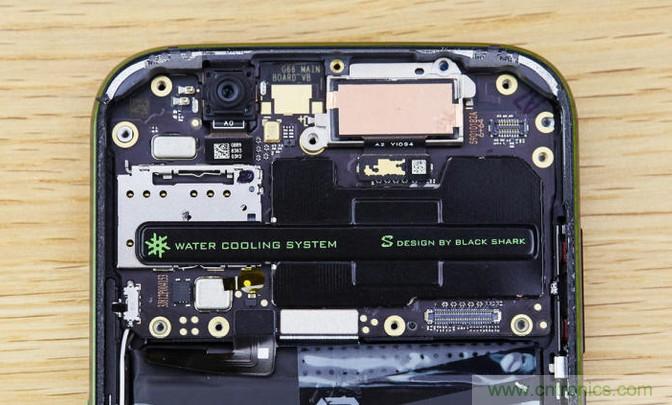 拆解黑鯊手機:多級直觸一體式液冷系統有什么門道?