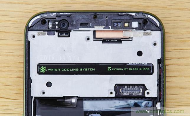 拆解黑鯊手機:多級直觸一體式液冷系統有什么門道?