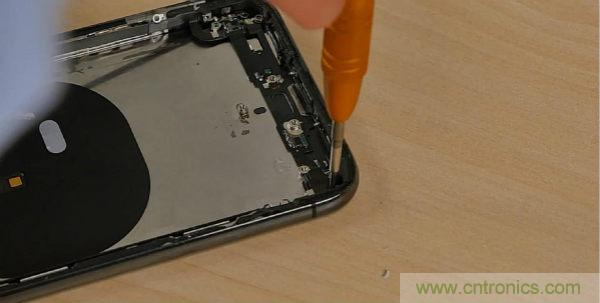 拆解iPhone XS:發現7納米工藝的奧秘