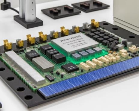 無纜智能終端的能源進化論:破解微型設備供能困局 無纜智能終端的能源進化論:破解微型設備供能困局