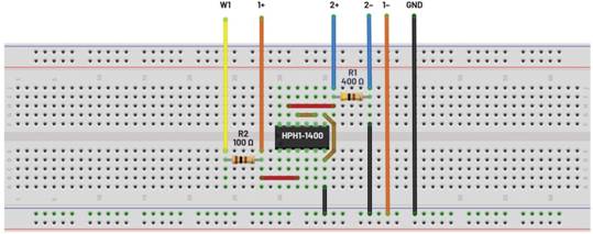   材料  ? ADALM2000主動學習模塊 ? 無焊試驗板和跳線套件 ? 一臺HPH1-1400L 6繞組變壓器 ? 一臺HPH1-0190L 6繞組變壓器 ? 兩個100 Ω電阻  說明  在無焊試驗板上構建圖2所示的電路。需要使用此設置來測量初級/次級匝數比為1:1的三種不同配置下，兩個變壓器型號各自的頻率響應。兩個紅色箭頭表示在初級和次級使用同一個線圈的配置中連接源電阻和負載電阻的位置。藍色箭頭對應的是在初級和次級使用兩個串聯線圈的配置。綠色箭頭對應的是在初級和次級使用三個串聯線圈的配置。